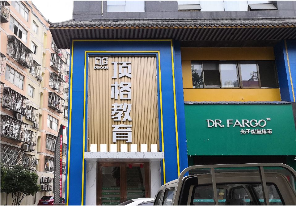 西峡门头设计要符合门店特色。