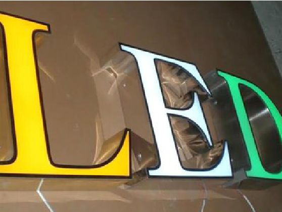 西峡介绍LED招牌的基础知识。